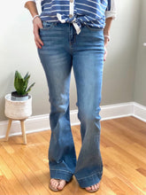Load image into Gallery viewer, Showing My Flare Judy Blue Jeans