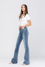 Load image into Gallery viewer, Showing My Flare Judy Blue Jeans