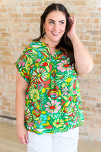 Load image into Gallery viewer, Lizzy Cap Sleeve Top in Retro Green Floral